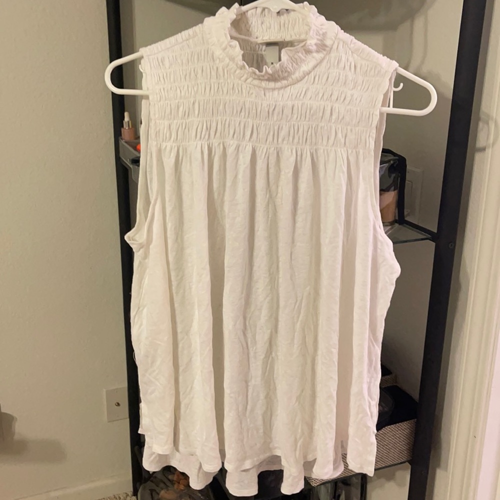 White short sleeve shirt